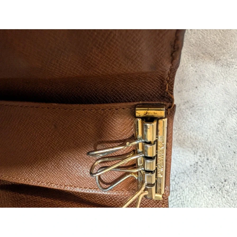 Authentic LOUIS VUITTON Monogram 4 Key Holder Case - Picture 11 of 11